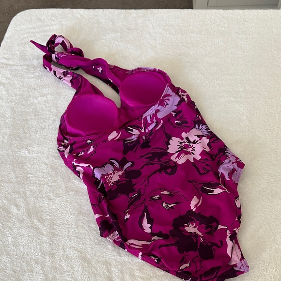 Land’s End Vibrant Floral One Piece Swimsuit - Picture 3 of 5